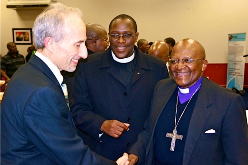 12_Apr_Ron_Kraybill_with_Archbishop_Tutu_72dpi
