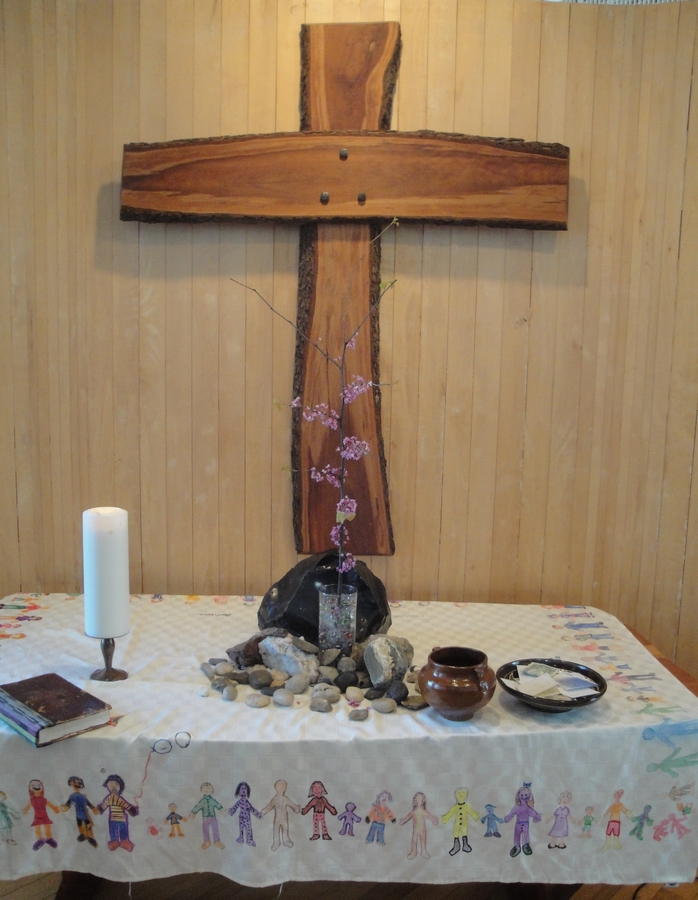 16 04 10 Altar Easter